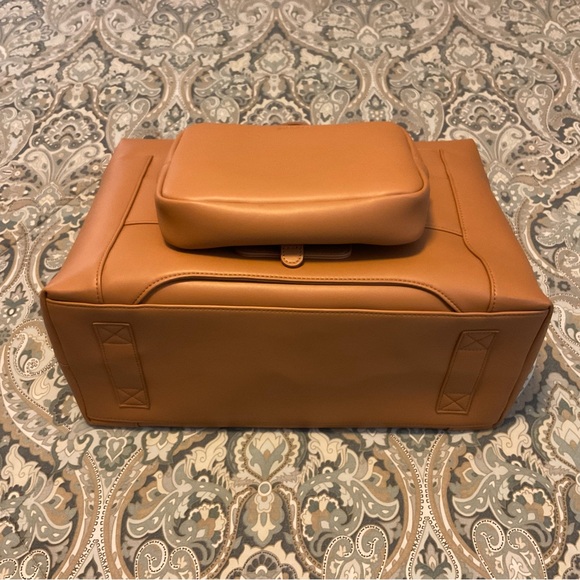 Like New MONOS Metro Duffel Vegan Leather Saddle Tan Used 1x - Picture 9 of 16